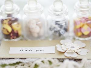 多彩なデザインと高品質を実現！ホログラムシートの選び方と活用術